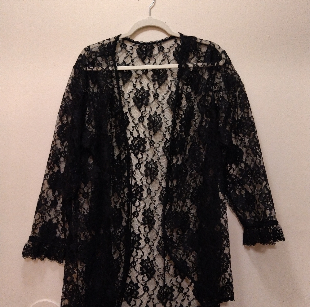 Intimate Attitudes BLACK 1/2x Lace Robe Pre-owned